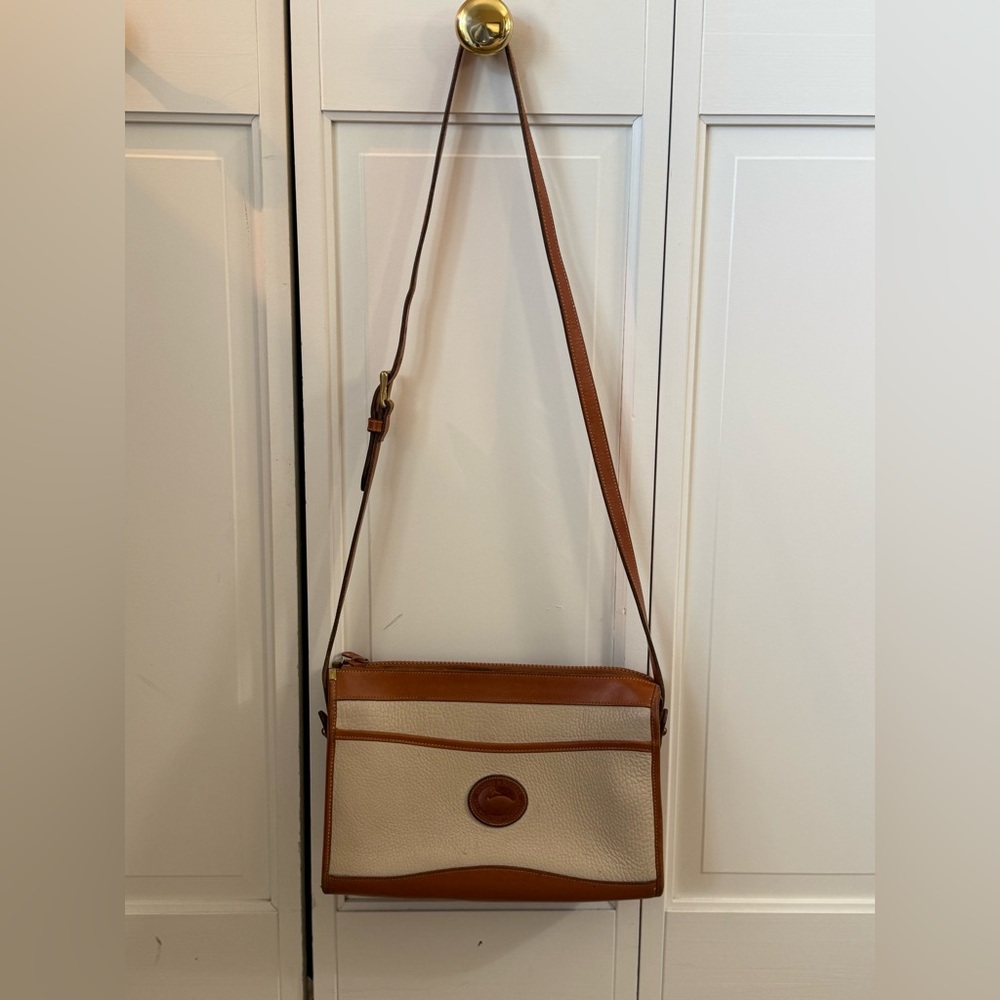 Vintage Dooney & Bourke Elegant Tan and Cream Crossbody Purse Handbag